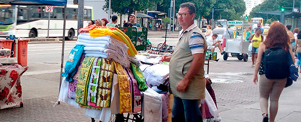 Desemprego recua em dezembro mas taxa média do ano é a maior desde