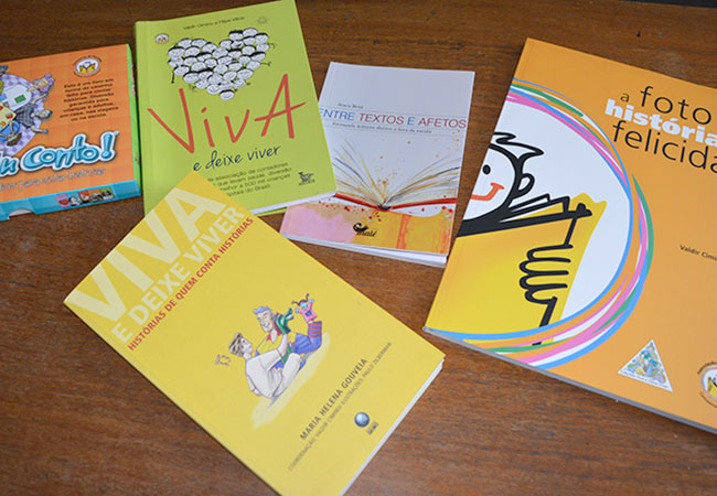 galeria-2 #PraCegoVer Livros infantis usados na contação de histórias